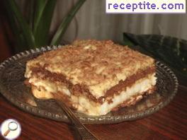 Biscuit layered cake with caramel-cream cream Biscuit layered cake with caramel-cream cream