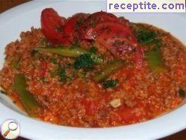Bulgur with green beans and minced meat