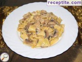 Pappardelle with chicken and mushrooms in the oven