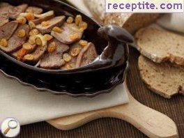 Stewed tongue with caramelized onions