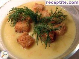 Vegetable soup with garlic croutons