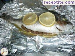 Sea bream with aromatic stuffing in foil