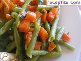 Steamed green beans with carrots