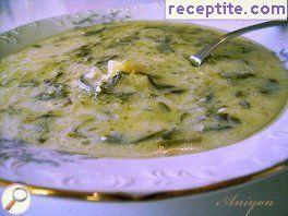 Spinach soup with feta cheese and semolina