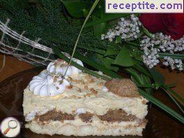 Bishkotena layered cake with macaroons and kisses