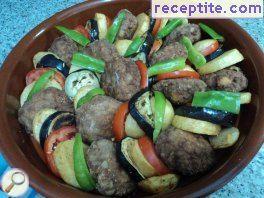 Potatoes with meatballs in the oven