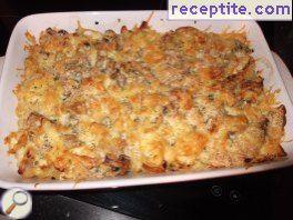 Macaroni baked with mushrooms and cream
