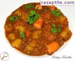 Lentils with potatoes and skinless sausages