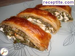 Strudel with spinach and cheese