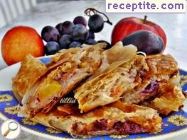 Strudel with various fruits