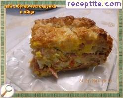 Pie with puff pastry, ham and eggs