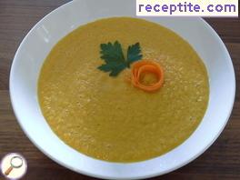 Raw carrot cream soup