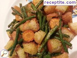 Croutons with green beans to the pan