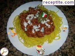 Spaghetti in tomato sauce with minced meat