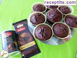 Muffins with dark chocolate and coconut