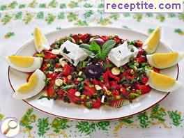 Nettle salad with red peppers