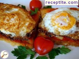 Hot sandwich with fried egg