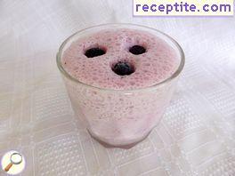 Milk napita with blueberries
