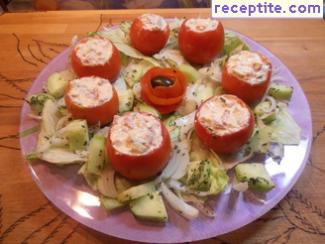 Stuffed tomatoes with peppers, eggs and cheese