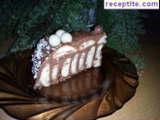 Chocolate-bishkotena layered cake