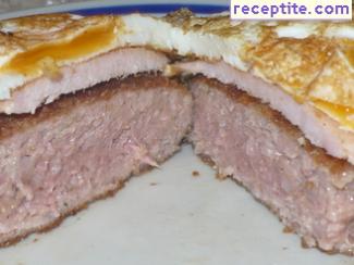 Beefsteak with ham and eggs