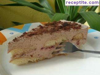Bishkotena layered cake with raspberries