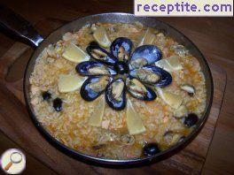 Paella with scallops