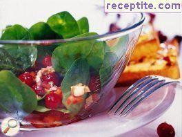 Spinach salad with toast
