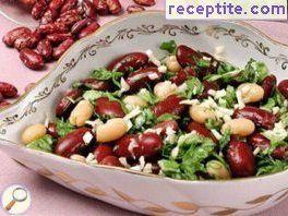 Salad with beans and lettuce