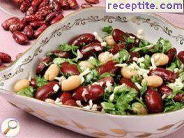 Salad with beans and lettuce Salad with beans and lettuce