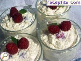 Mousse with white chocolate and raspberries