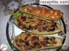 Boats zucchini with ham