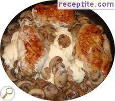 Stewed chicken with mushrooms and shallots