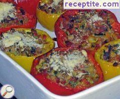 Stuffed peppers with vegetables and raisins