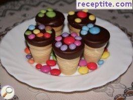 Sponge cake in wafer cups