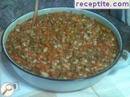 Bean salad with carrots and peppers