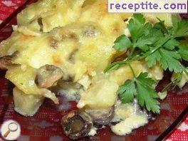Potatoes baked with cheese and mushrooms