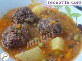 Veal meatballs with peas and potatoes