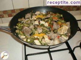 Meat with vegetables in wok Niki