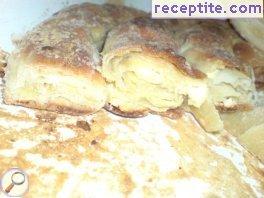 Round banitsa with butter