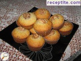 Muffins with walnuts and rum