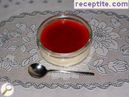 Panna cotta with strawberries