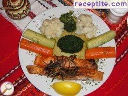 Fried salmon with vegetables