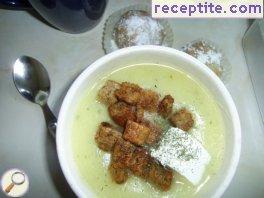 Potato soup with dill and croutons