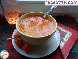 Tomato soup with noodles