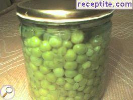 Green peas in a pressure cooker