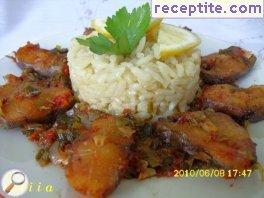 Fish with tomatoes and onions in the oven