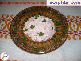 Cottage cheese with tomato and cheese