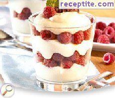 Semolina cream and raspberries
