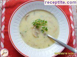 Cream soup of potatoes and mushrooms
